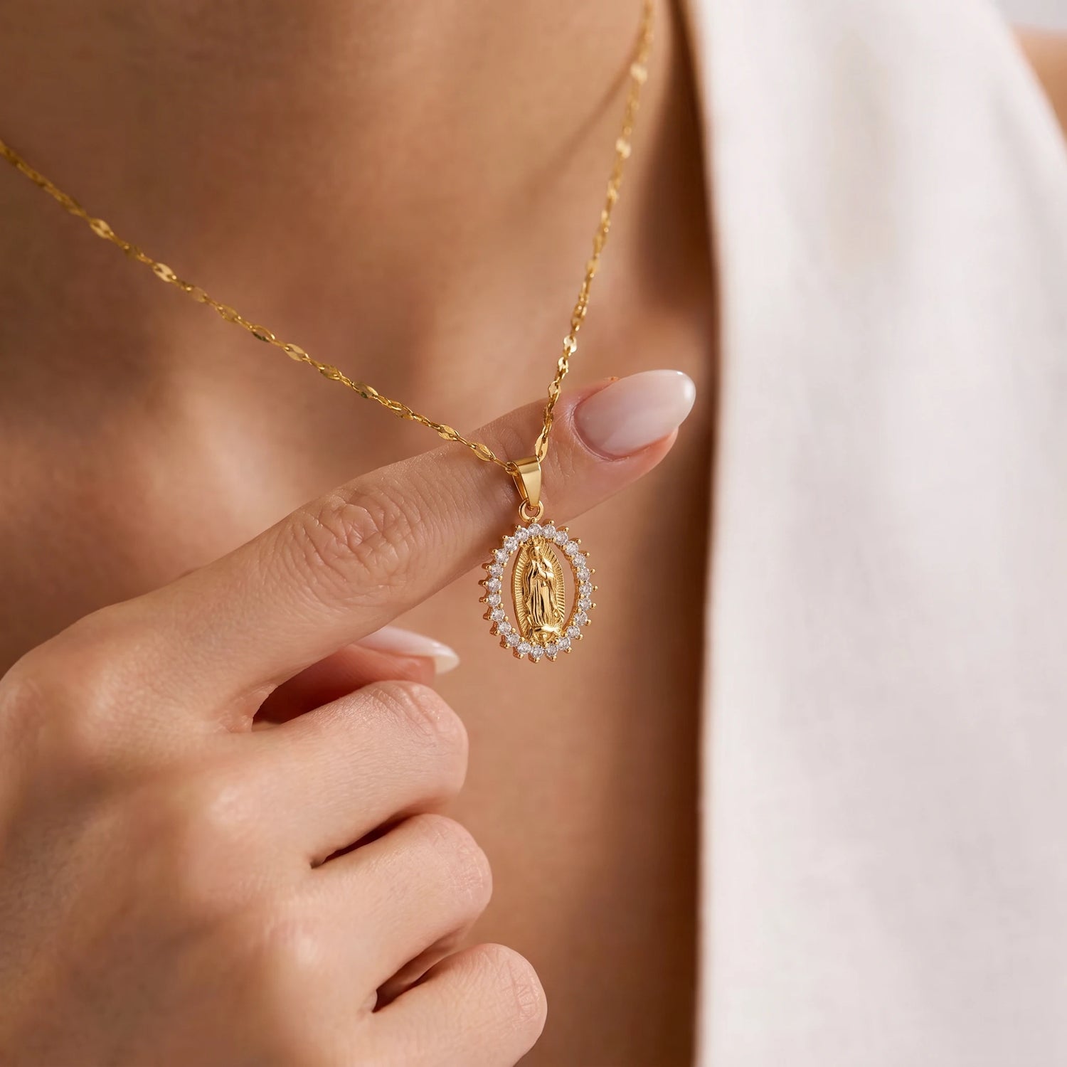 Gold Plated Pendant Necklace - Brooksandezra