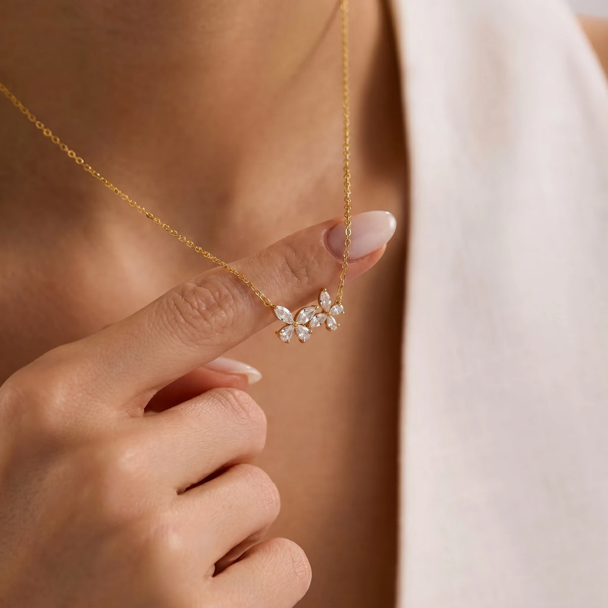 Gold Plated Pendant Necklace - Brooksandezra